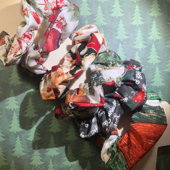 6 piece Christmas Scrungie set - Picture 3 of 10